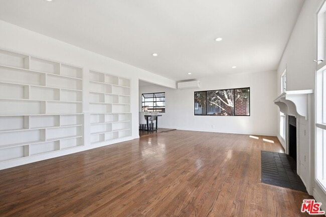 Building Photo - 9741 Alcott St