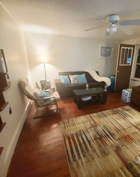 Building Photo - 1021 Cherry St