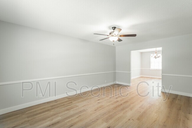 Building Photo - 508 Briar Park Ln