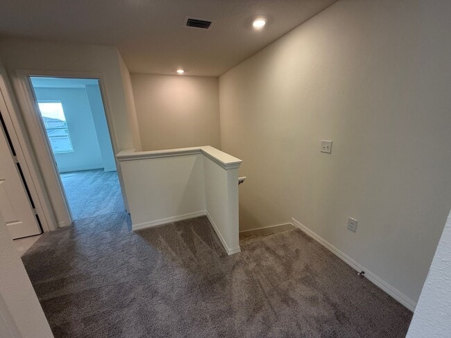 Building Photo - Lake Wales Towhhome