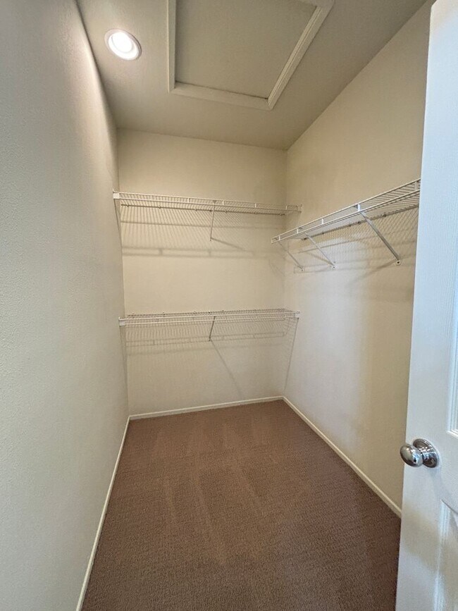 Building Photo - (APPLICATION PENDING) Upgraded West Lancaster Home