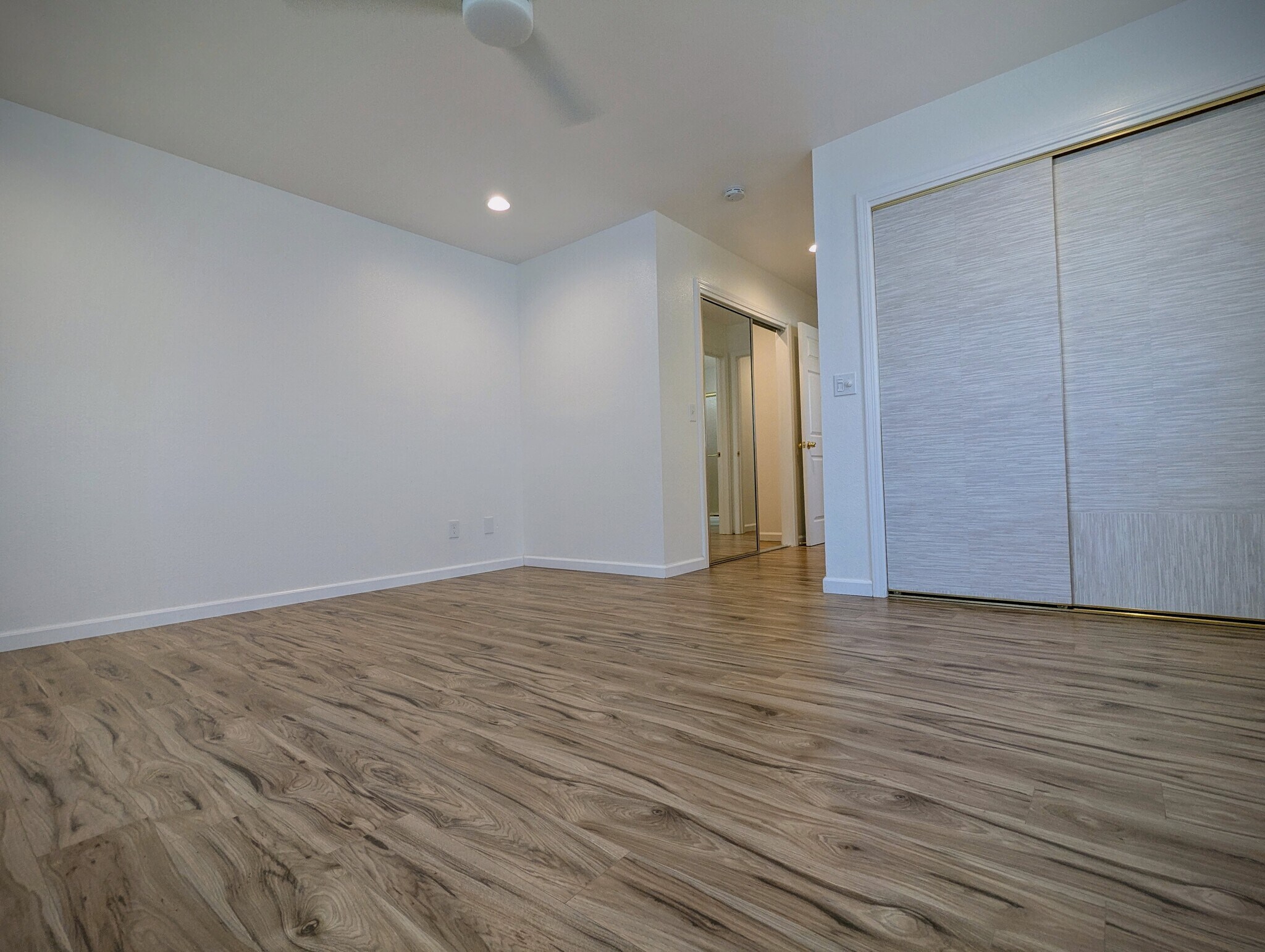Building Photo - 2213 Newport Dr