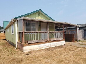 Building Photo - Charming 3-Bedroom with fresh new interior!