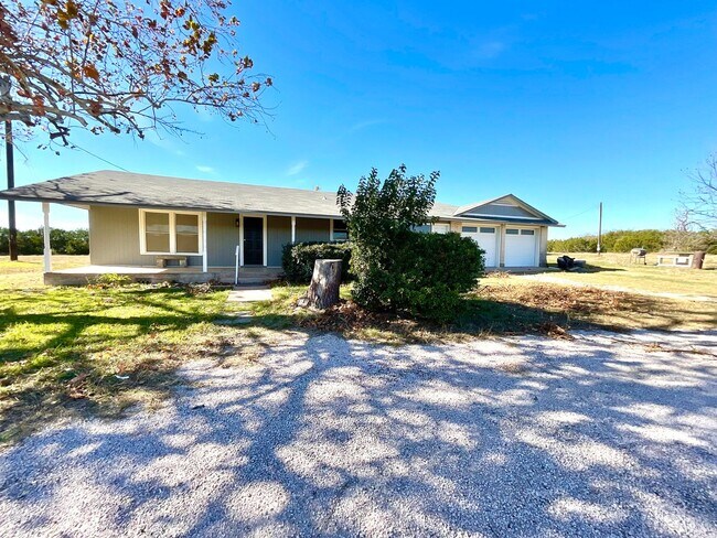 Building Photo - **APPLICATION RECEIVED**  Charming Home on 2 Acres Outside Burnet – Wood Floors, Bonus Room & Ani...
