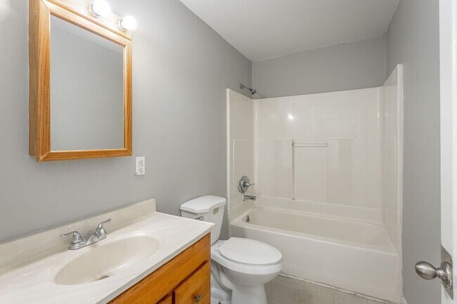 Building Photo - 209 S Moss Ave