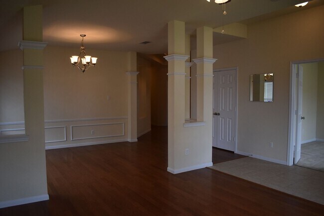 Building Photo - Gorgeous house in Skipcha Estates! HUMONGOUS!