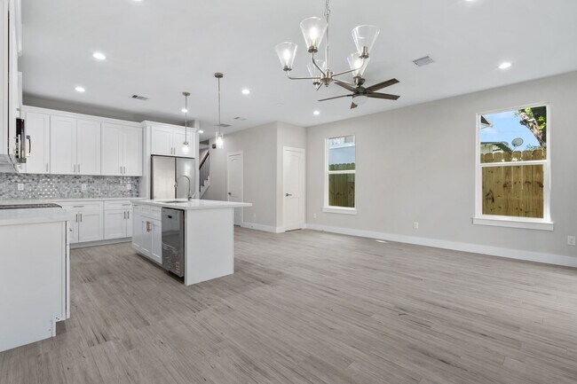 Building Photo - 404 Forest Hill Blvd