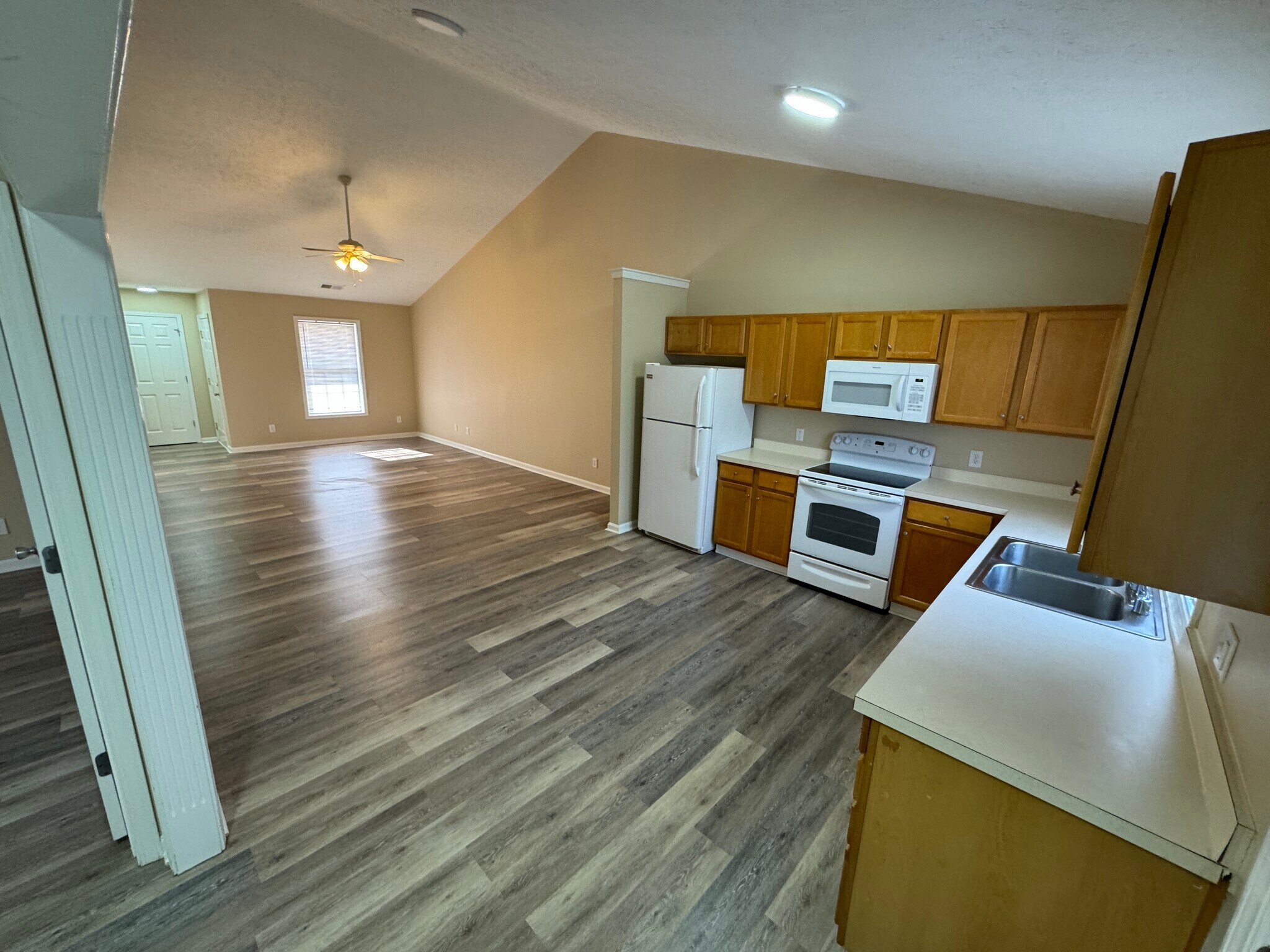 Building Photo - 92 Apple Tree Way