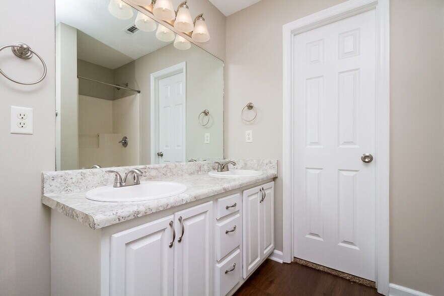 Building Photo - 7036 Hickory Pass Ln