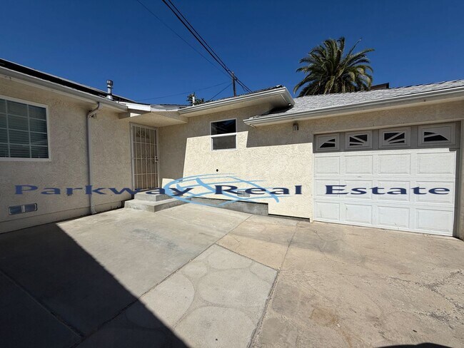Primary Photo - 8549-8551 Wintergardens Blvd.