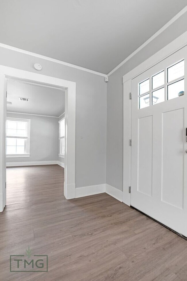 Building Photo - 2 Bed, 2 Bath Home Near TU