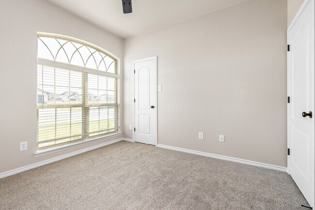 Building Photo - 602 Dred Roger Circle