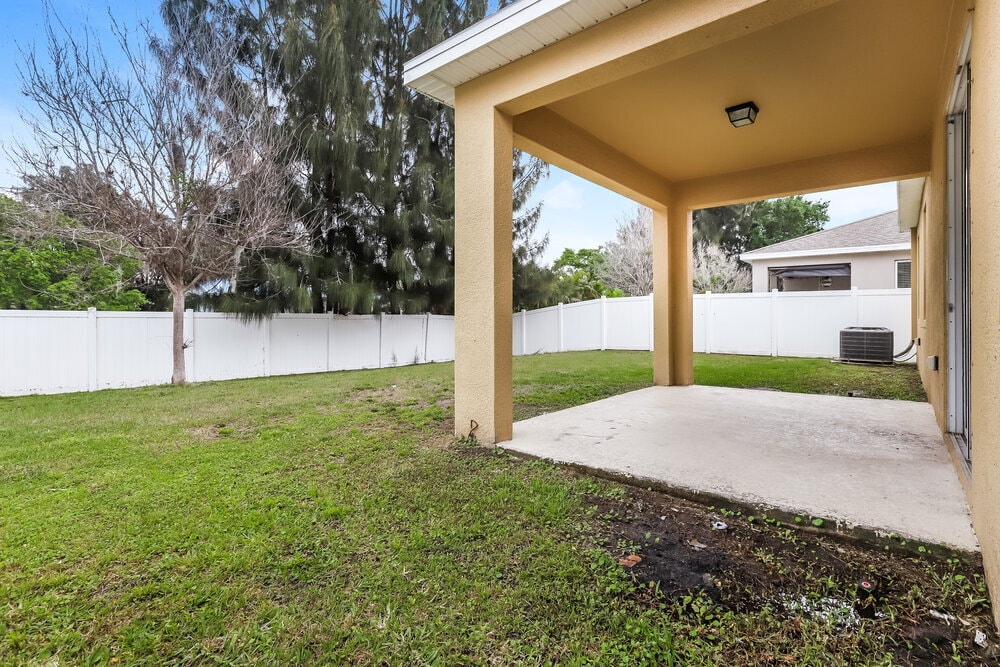 Building Photo - 10616 Scenic Hollow Dr