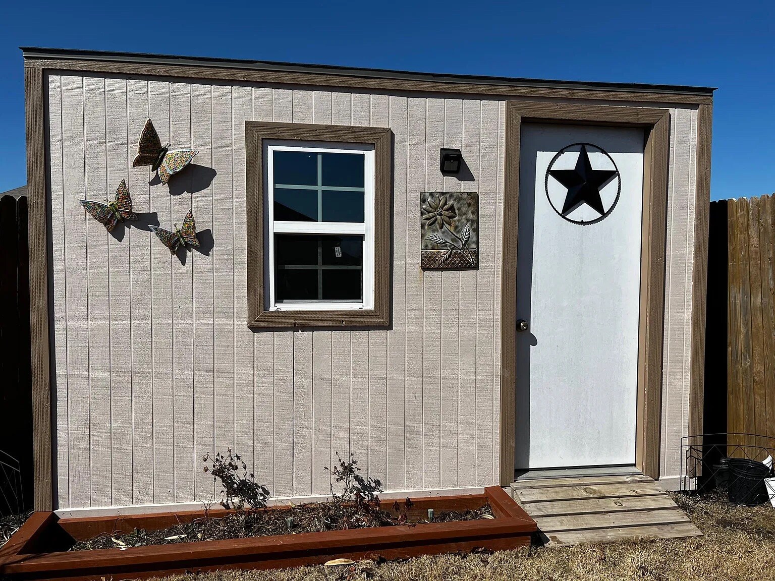 Building Photo - Room in House on Riparian Rd