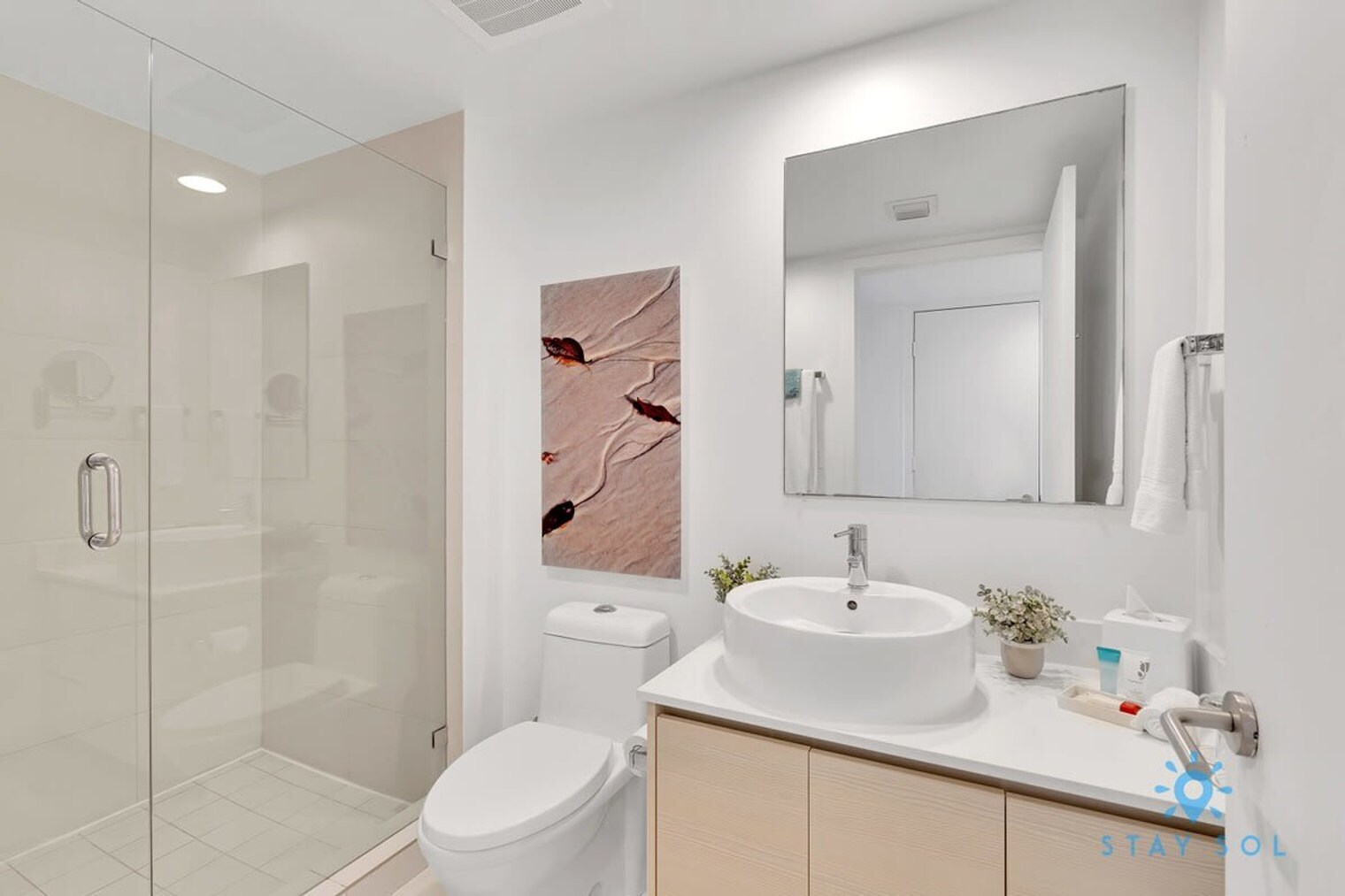 Building Photo - 2602 E Hallandale Beach Blvd