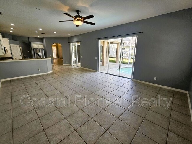 Building Photo - 10441 Greendale Dr