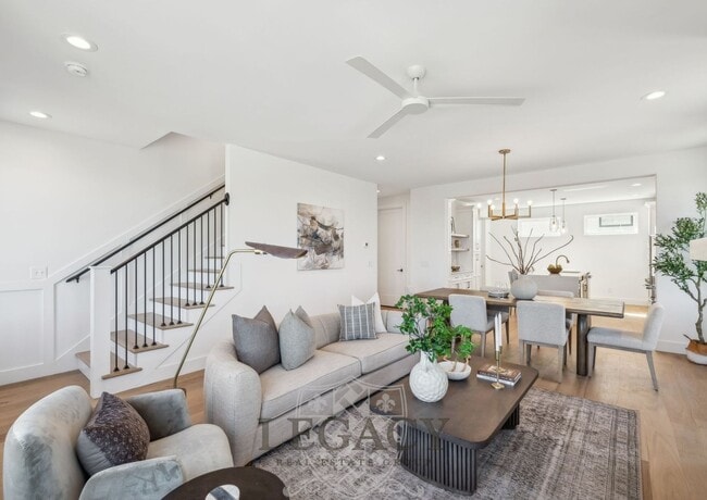 Building Photo - 1019 12th Ave N