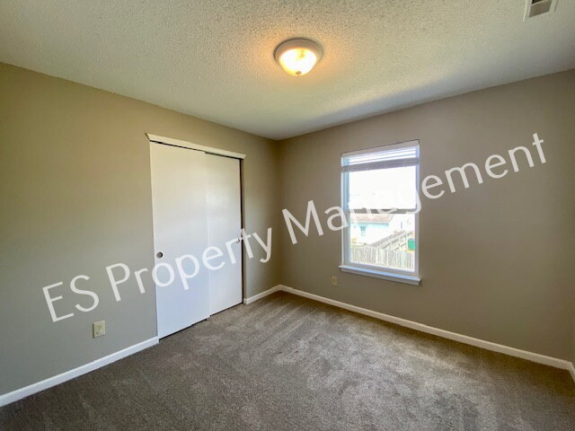 Building Photo - Welcome home to this stunning 4-bedroom, 2.5-bath home in Camby!