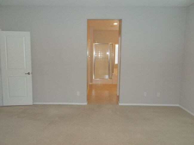 Building Photo - Spacious 3-Bed, 2-Bath Home in Prime Las Vegas Location