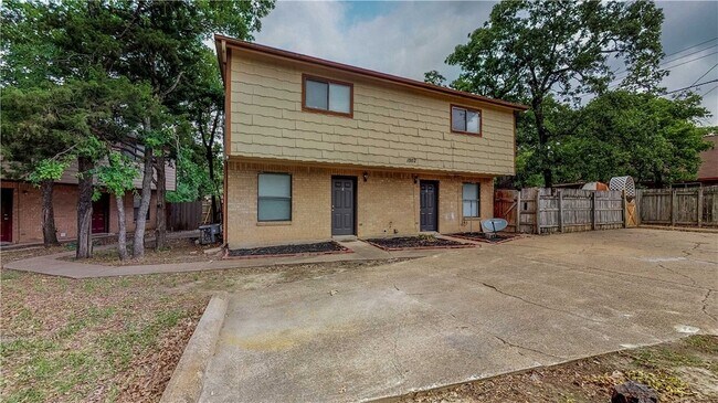 Building Photo - 1002 Verde Dr