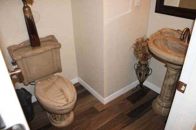 Building Photo - 336 Emerald Woods St