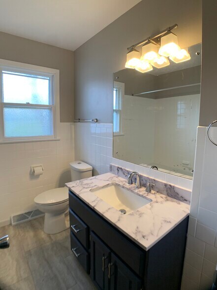 Building Photo - 211 Wedgewood Dr