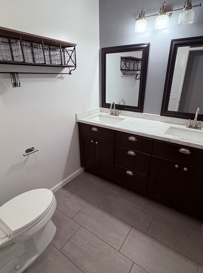 Building Photo - Upgraded 3 bedroom, 2 1/2 bath home with HUGE private yard.  This is a true hidden gem.