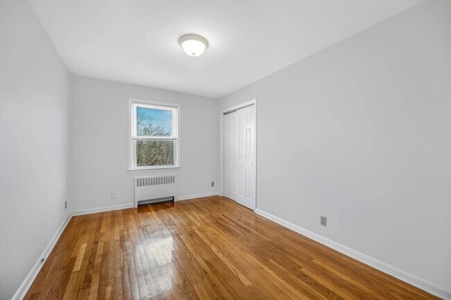 Building Photo - 120 Woodside Ave