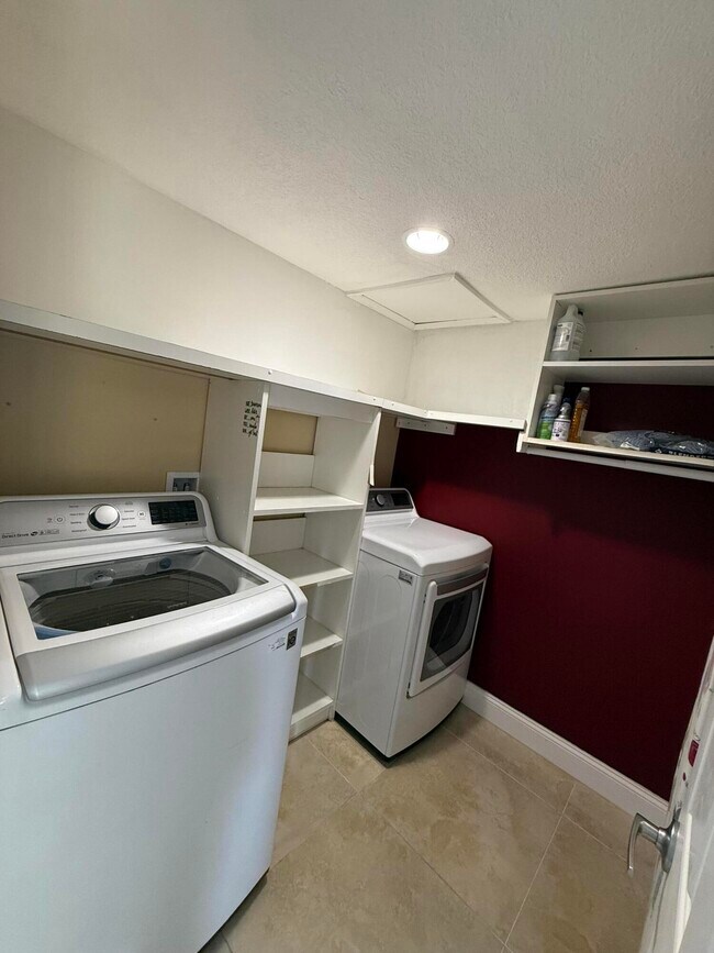 Building Photo - 1925 SW Libra Ln