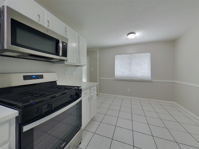 Building Photo - 18018 Heron Forest Ln