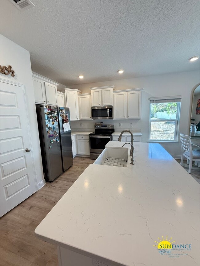 Building Photo - Charming End-Unit Townhome Near Destin Harbor & Crab Island!