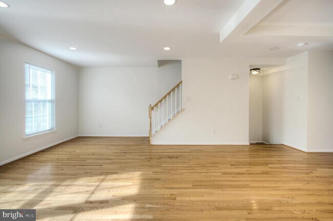 Building Photo - 18 Alexandra Ct