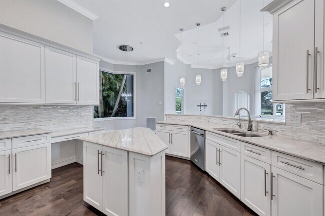 Building Photo - 12020 NW 62nd Ct