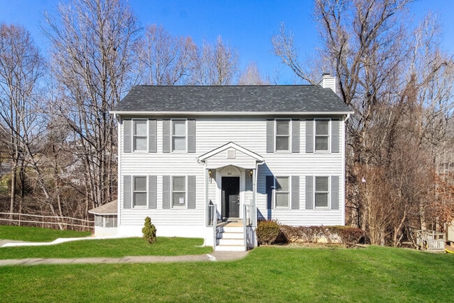 Primary Photo - 801 Fox Run Dr