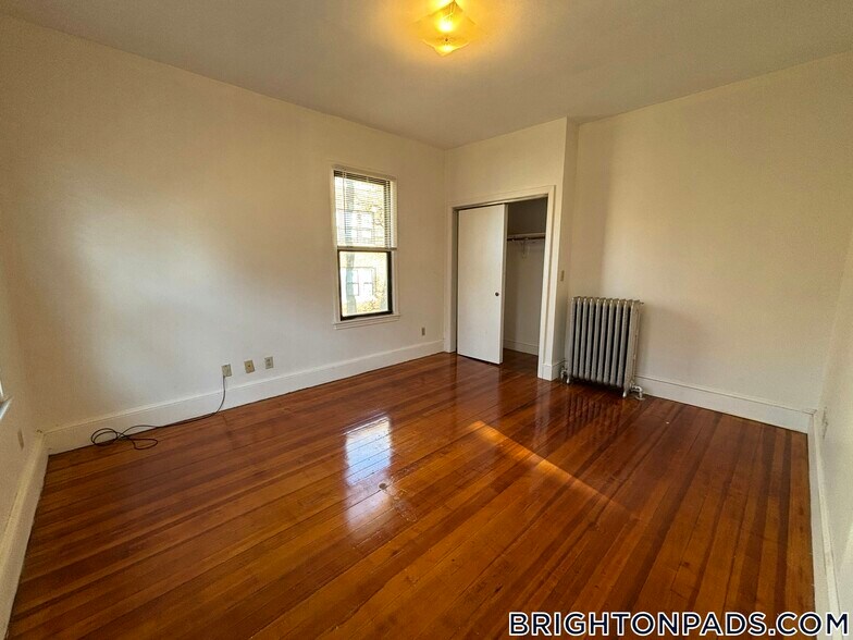 Building Photo - 163 Strathmore Rd