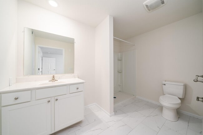 Building Photo - 162-170 S Orange Ave