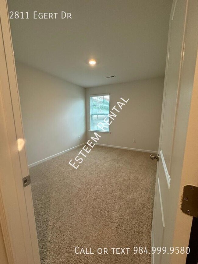 Building Photo - 2811 Egert Dr