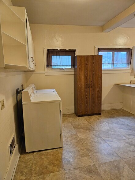 Kitchen - 301 N Division St