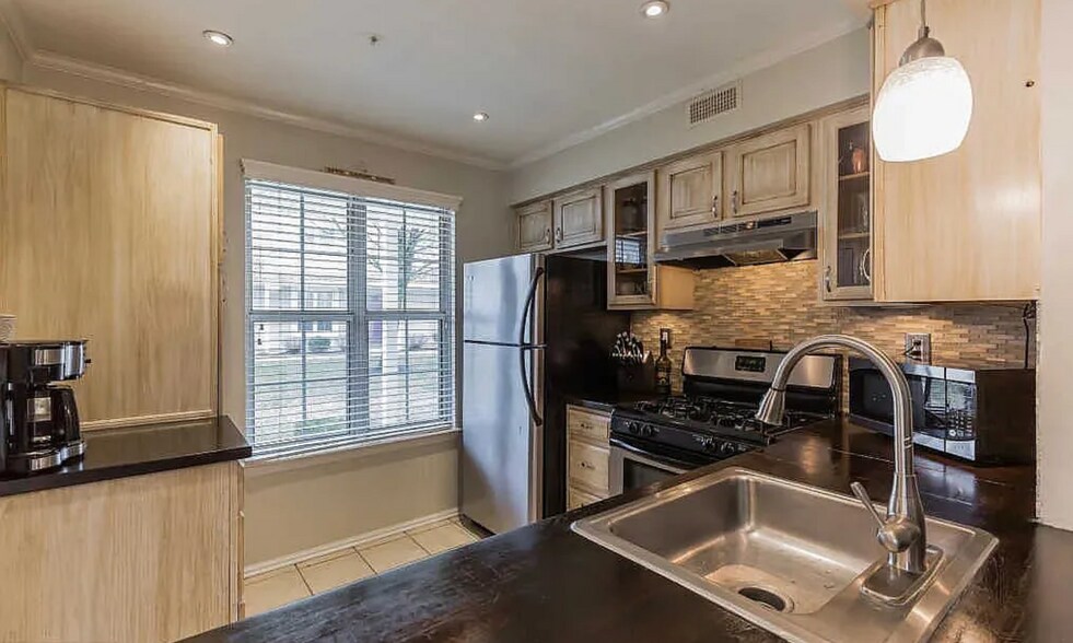 Building Photo - 4801 Aberdeen Ln