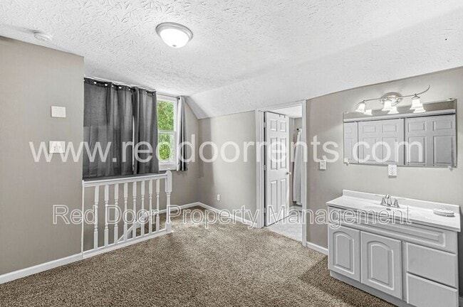 Building Photo - 2037 Bellefontaine St