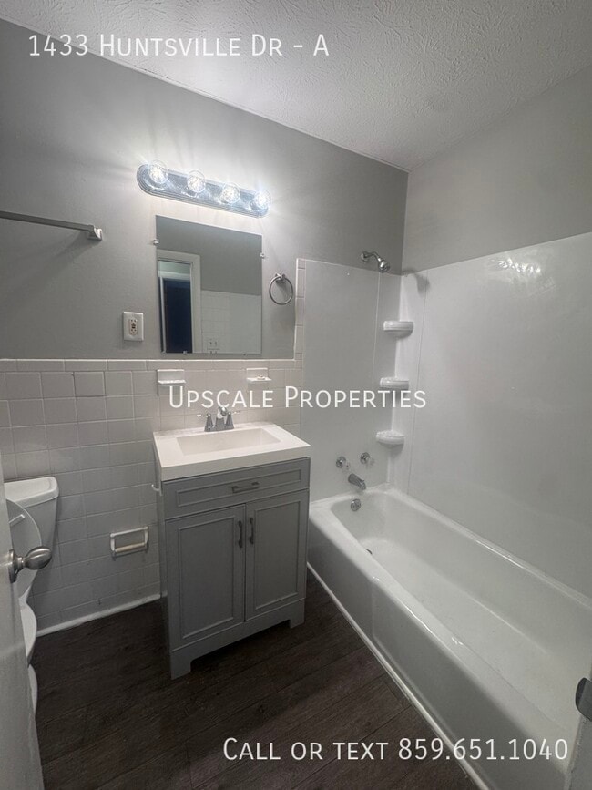 Building Photo - 1433 Huntsville Dr