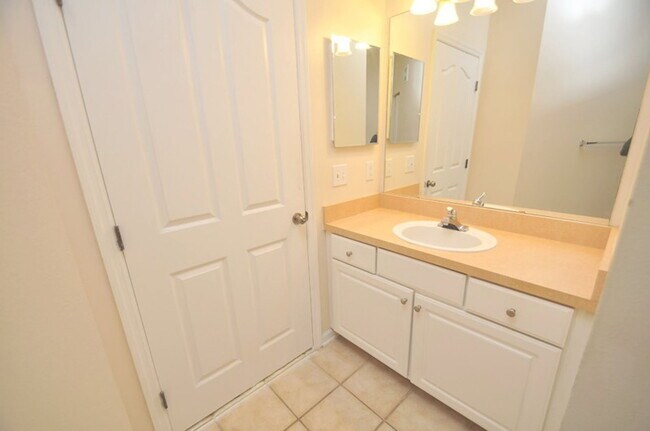 Building Photo - 12861 Madison Pointe Cir