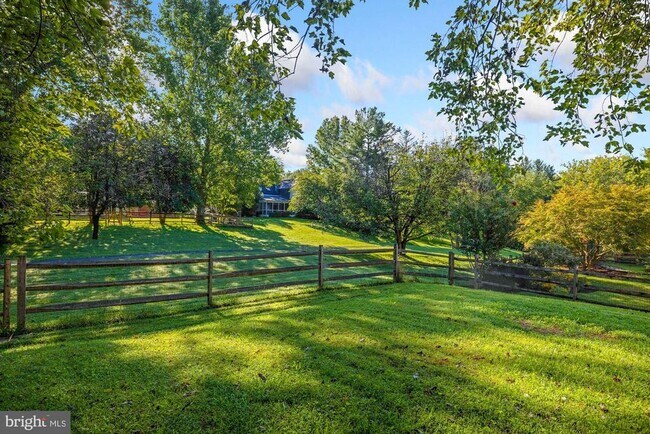 Building Photo - 8208 Gainsborough Ct W