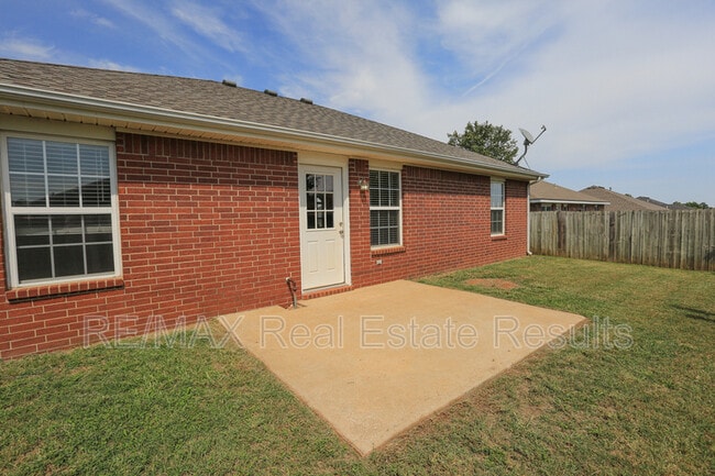 Building Photo - 1071 Evergreen St