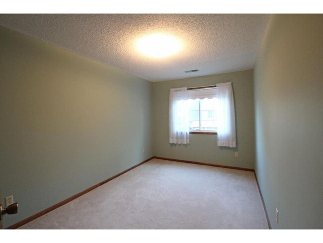 Building Photo - 207 Primrose Ct