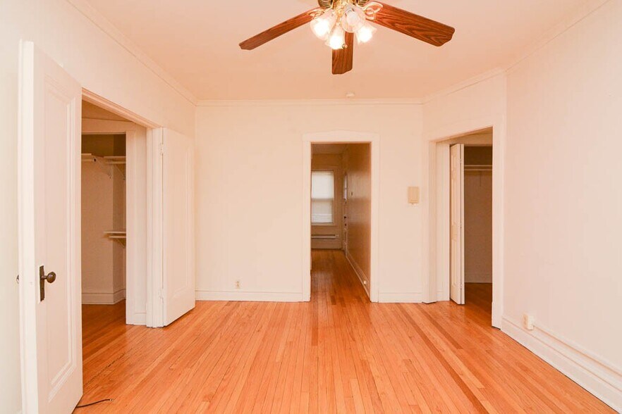 Building Photo - 4311 N Francisco Ave