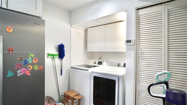 Building Photo - 741 E Coco Plum Cir