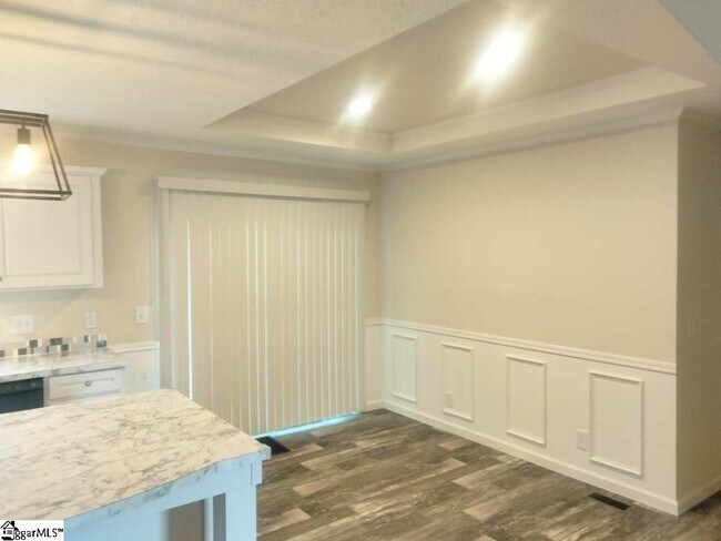 Building Photo - 5 Charles St