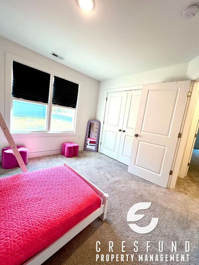 Building Photo - Close to Fort Bragg/Master BR Downstairs S...