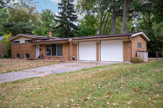 Building Photo - 46254 Custer Ave